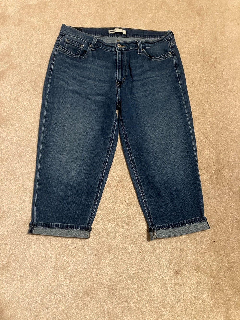 Levi's Capris